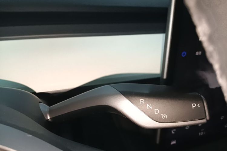 Tesla Model Y 2023 immagine di auto #14