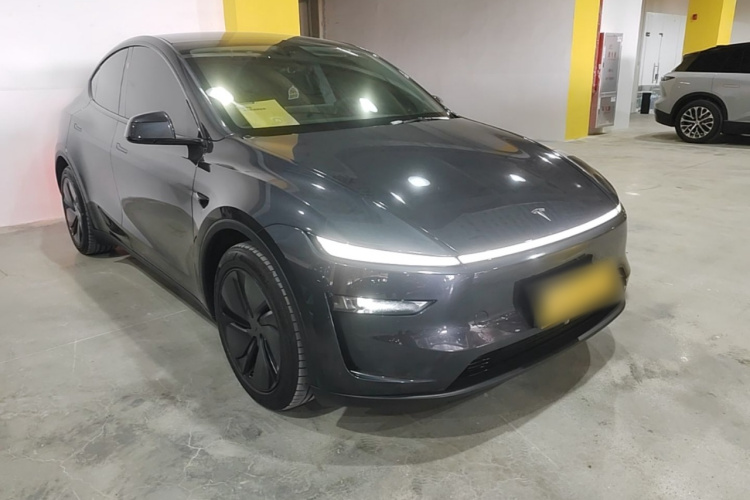 Tesla Model Y 2025 car image #4