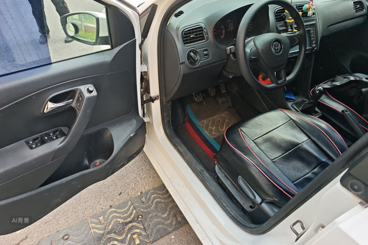 Volkswagen Polo 2016 car image #18