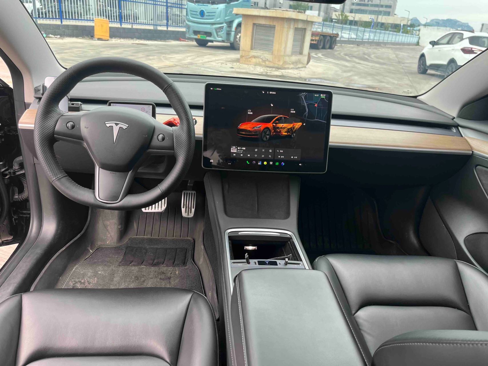 Tesla Model 3 2023 car image #10