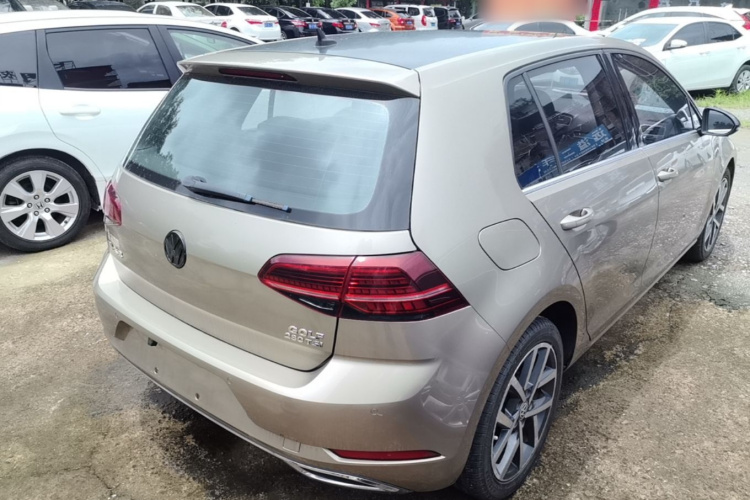 Volkswagen Golf 2020 car image #7