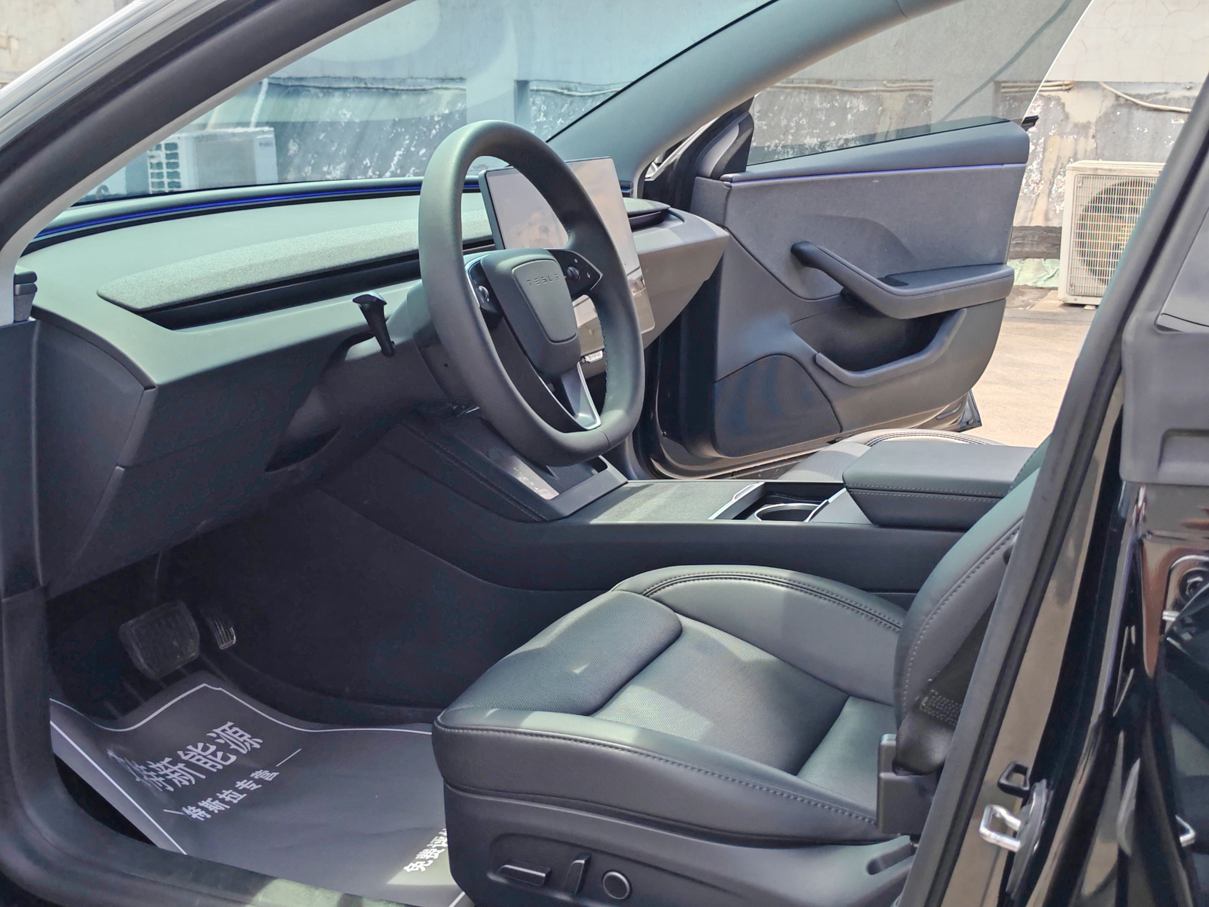 Tesla Model 3 2025 car image #9