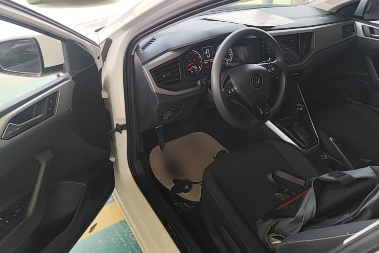 Volkswagen Polo 2021 car image #16