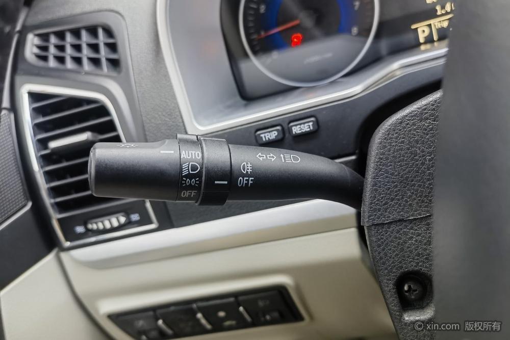 GEELY Emgrand 2015 car image #17