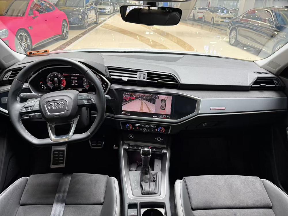 Audi Q3 2022 car image #8