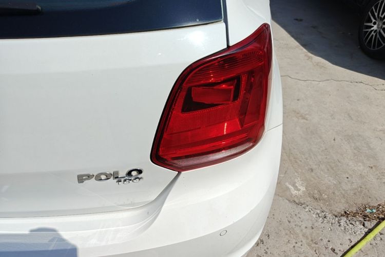 Volkswagen Polo 2017 car image #3