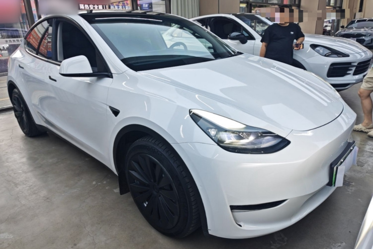 Tesla Model Y 2022 #4 Tesla Model Y 2022 car image #4