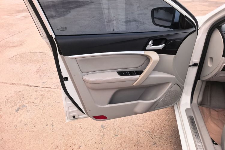 GEELY Emgrand 2015 car image #14