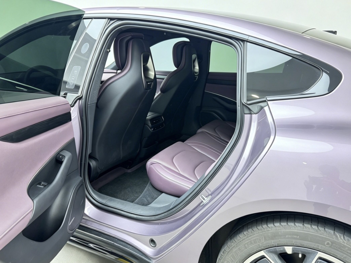 MI SU7 2024 car image #4