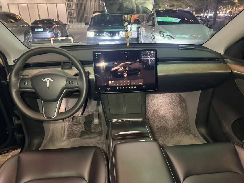Tesla Model Y 2023 #8 Tesla Model Y 2023 car image #8