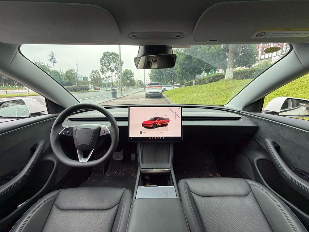 Tesla Model 3 2025 car image #8