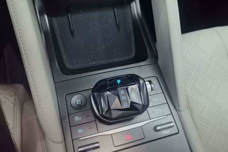 BYD YuanUP 2025 #14 BYD YuanUP 2025 изображение автомобиля #14