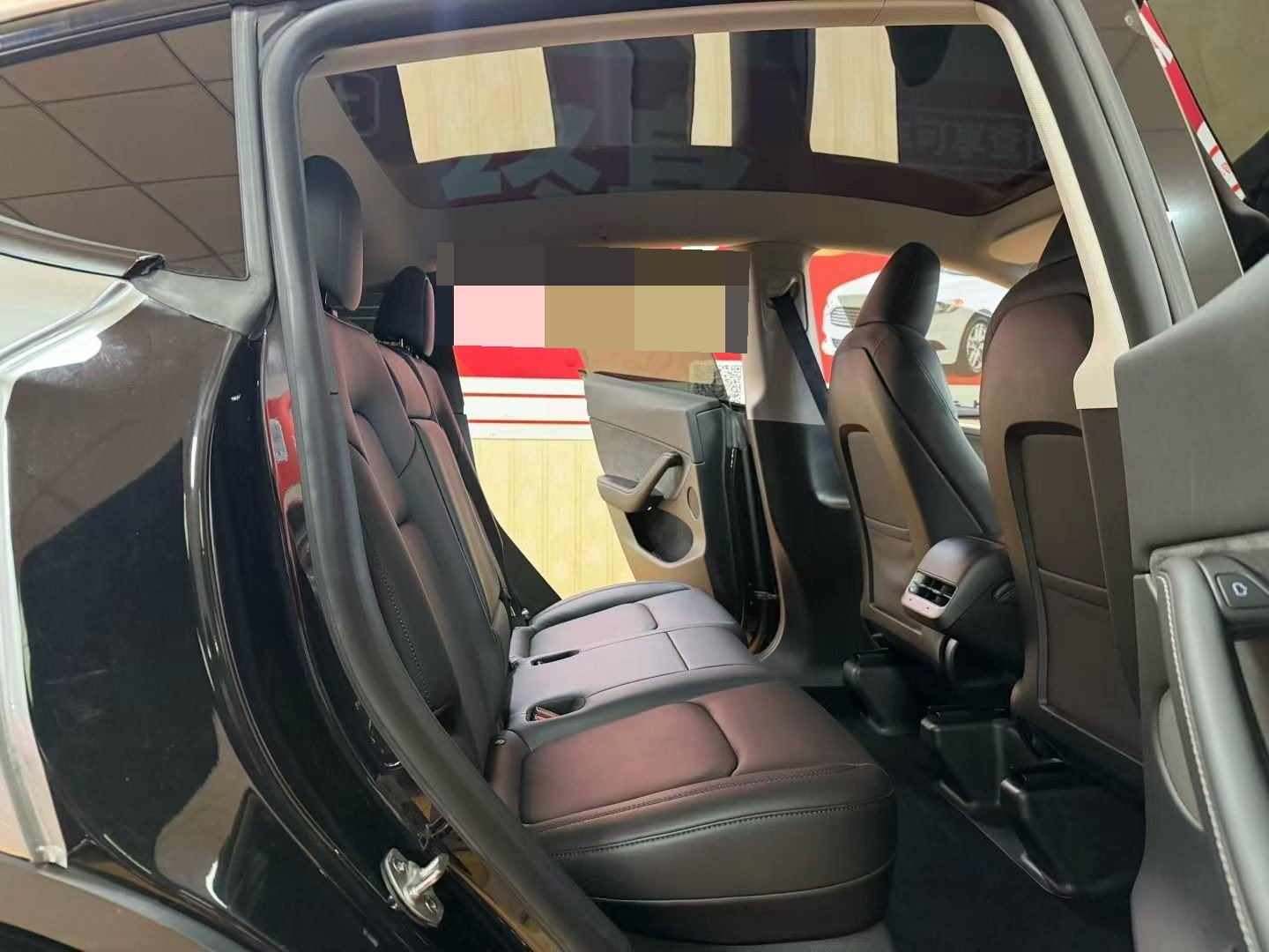 Tesla Model Y 2023 car image #9