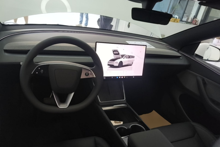 Tesla Model Y 2026 #10 Tesla Model Y 2026 car image #10