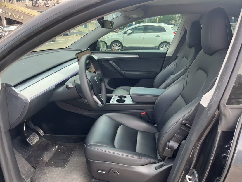 Tesla Model Y 2024 immagine di auto #4