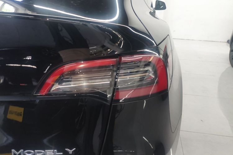 Tesla Model Y 2022 car image #8
