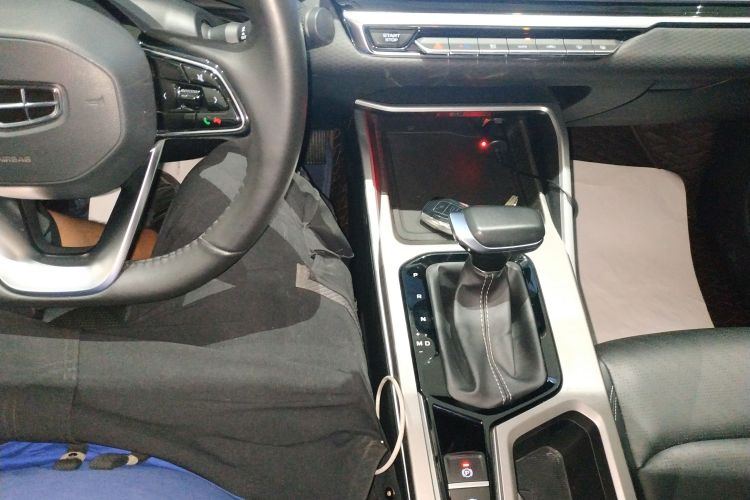 GEELY Emgrand 2024 car image #14