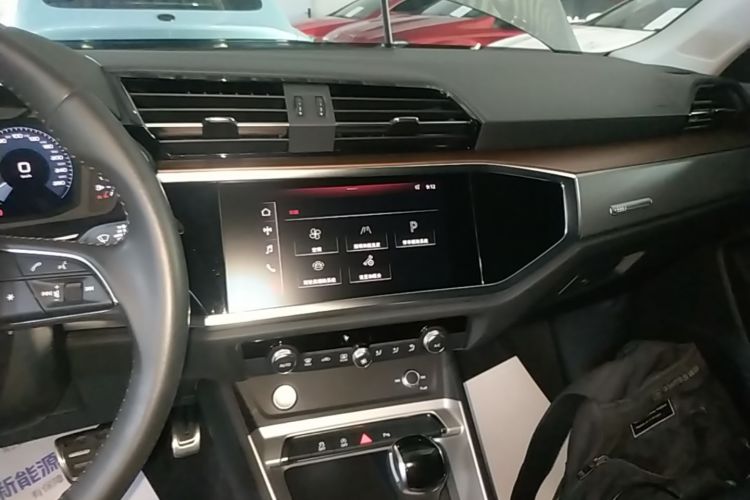 Audi Q3 2019 #13 Audi Q3 2019 car image #13