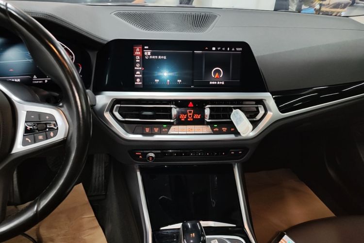 BMW 3 Series 2021 car image #26