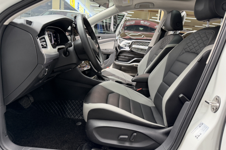 Volkswagen Bora 2023 car image #13