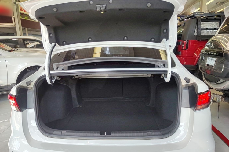 GEELY Emgrand 2021 car image #19
