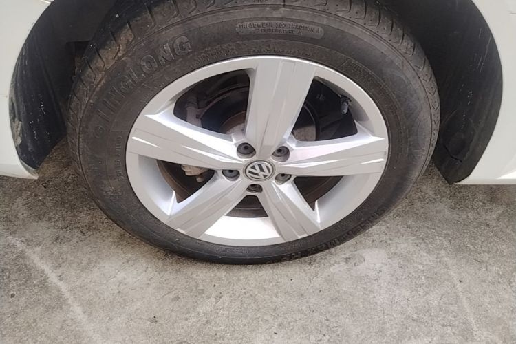 Volkswagen Lavida 2017 car image #5