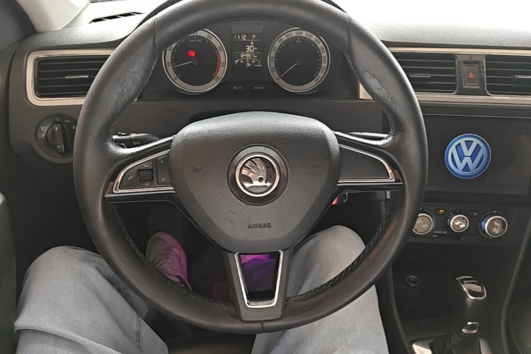 Skoda Rapid 2018 car image #11