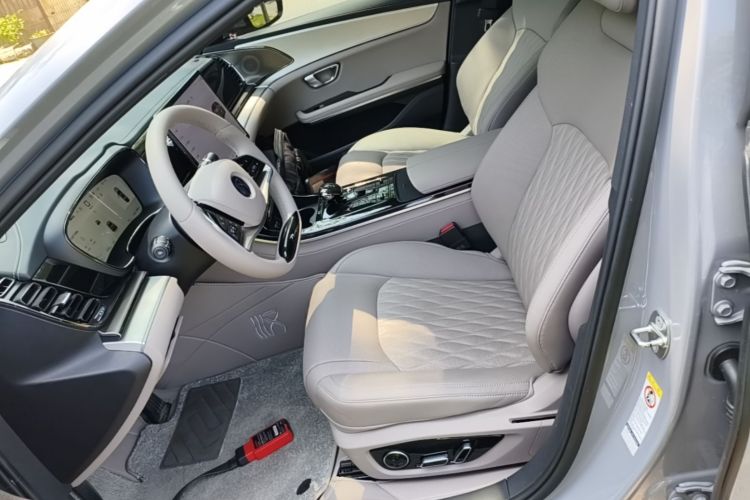 BYD Han 2024 car image #19
