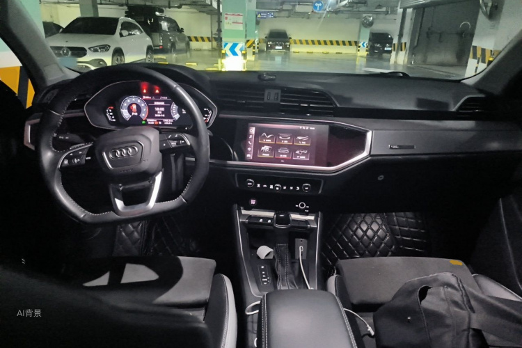 Audi Q3 2020 car image #11