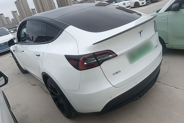 Tesla Model Y 2023 car image #5