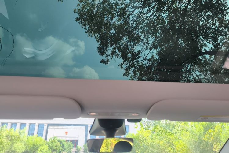 Tesla Model Y 2022 car image #20