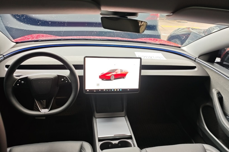 Tesla Model 3 2025 immagine di auto #10