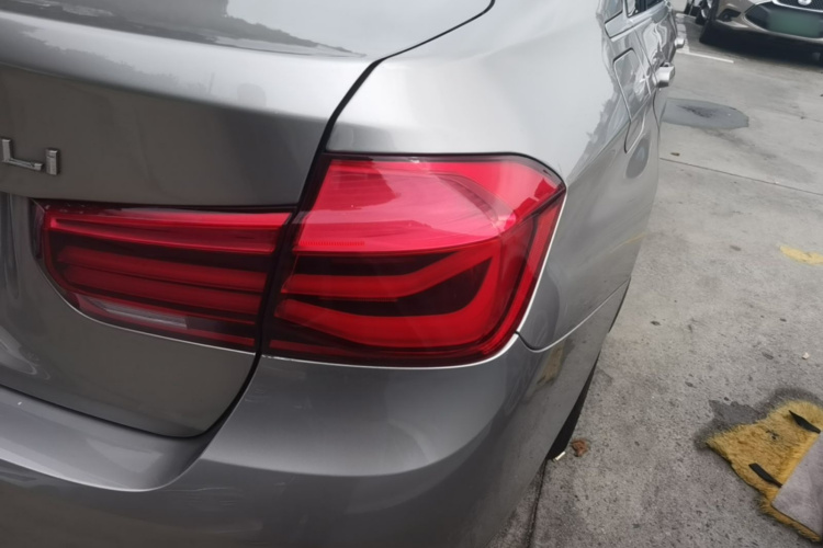 BMW 3 Series 2018 #8 BMW 3 Series 2018 car image #8