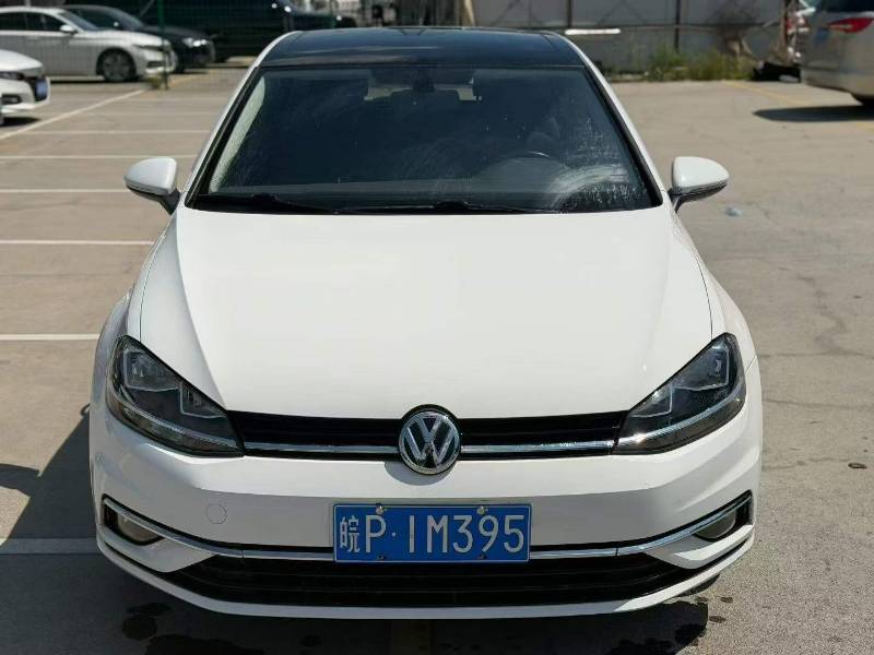 Volkswagen Golf 2020 car image #2