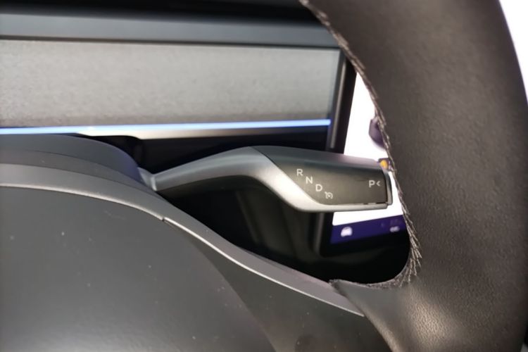 Tesla Model Y 2023 car image #14