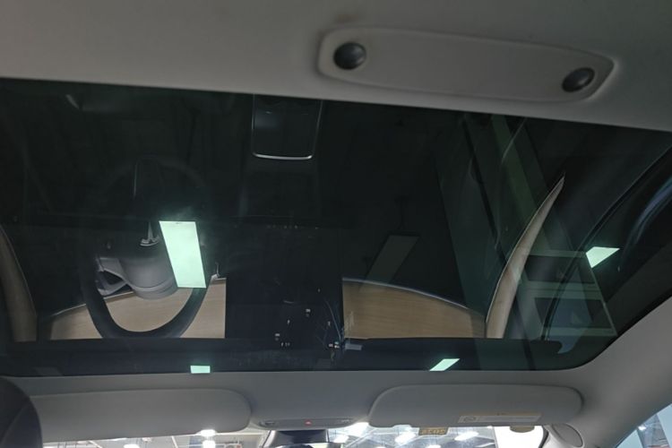 Tesla Model 3 2023 car image #20