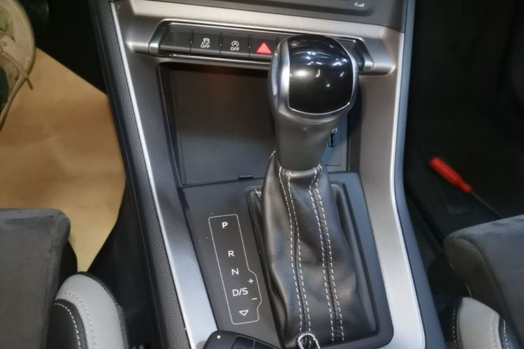 Audi Q3 2020 car image #14