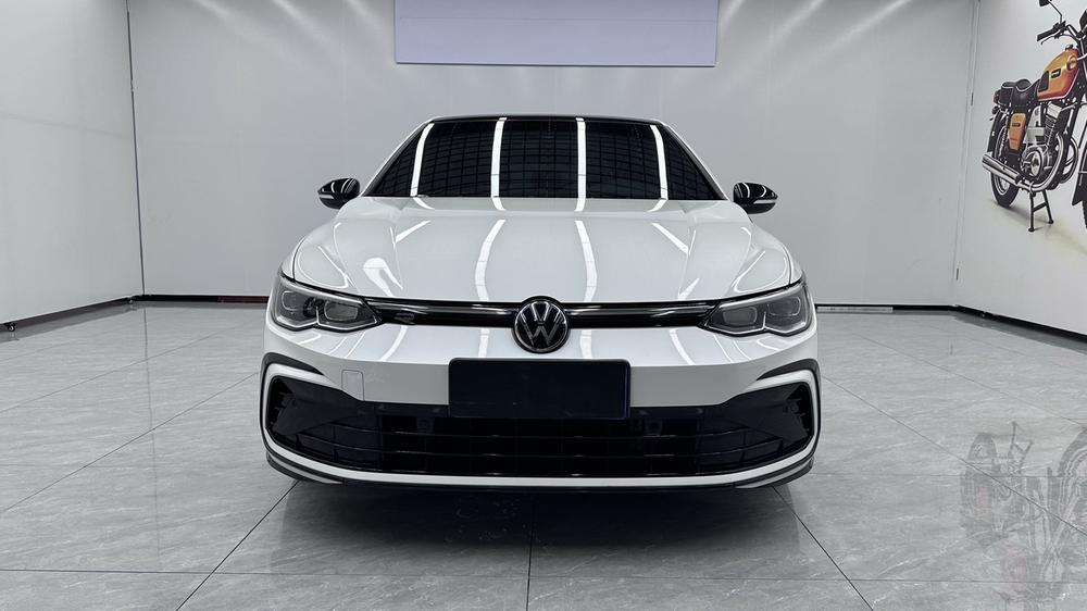 Volkswagen Golf 2023 car image #2