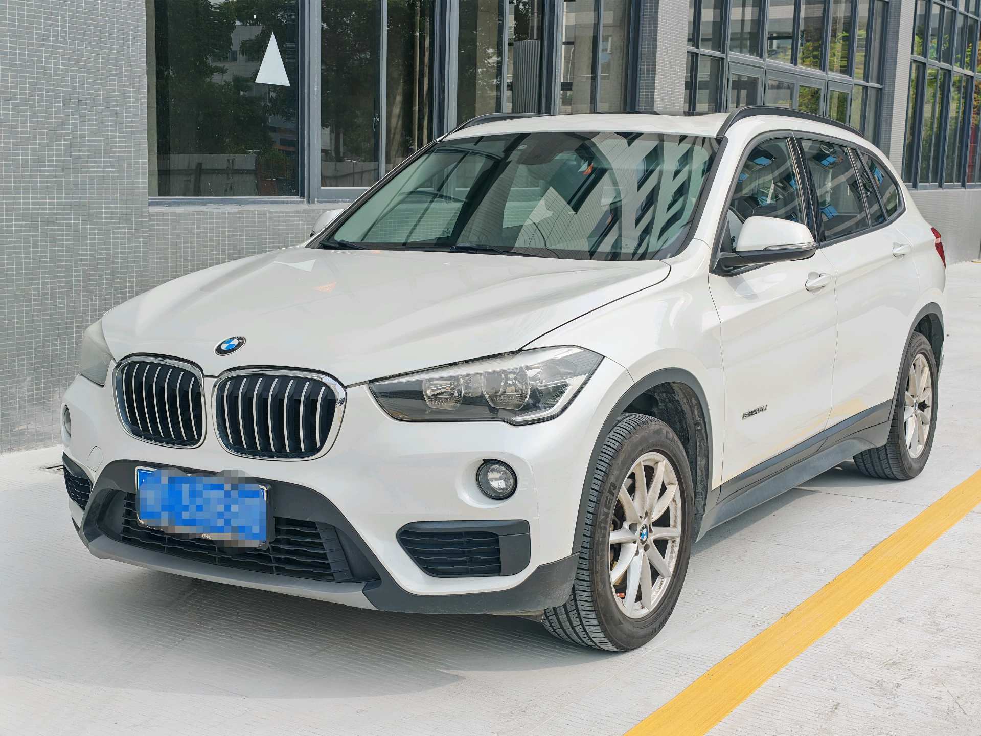 BMW X1 2018 BMW X1 2018 car image