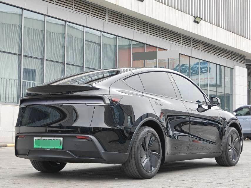 Tesla Model Y 2026 #5 Tesla Model Y 2026 car image #5