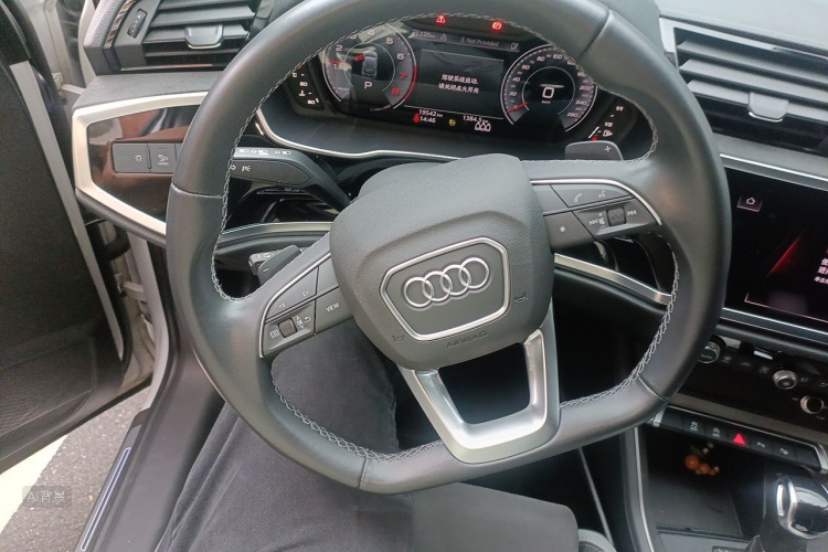 Audi Q3 2023 car image #12