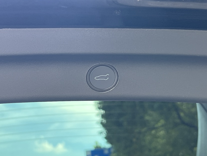 Tesla Model Y 2023 car image #15