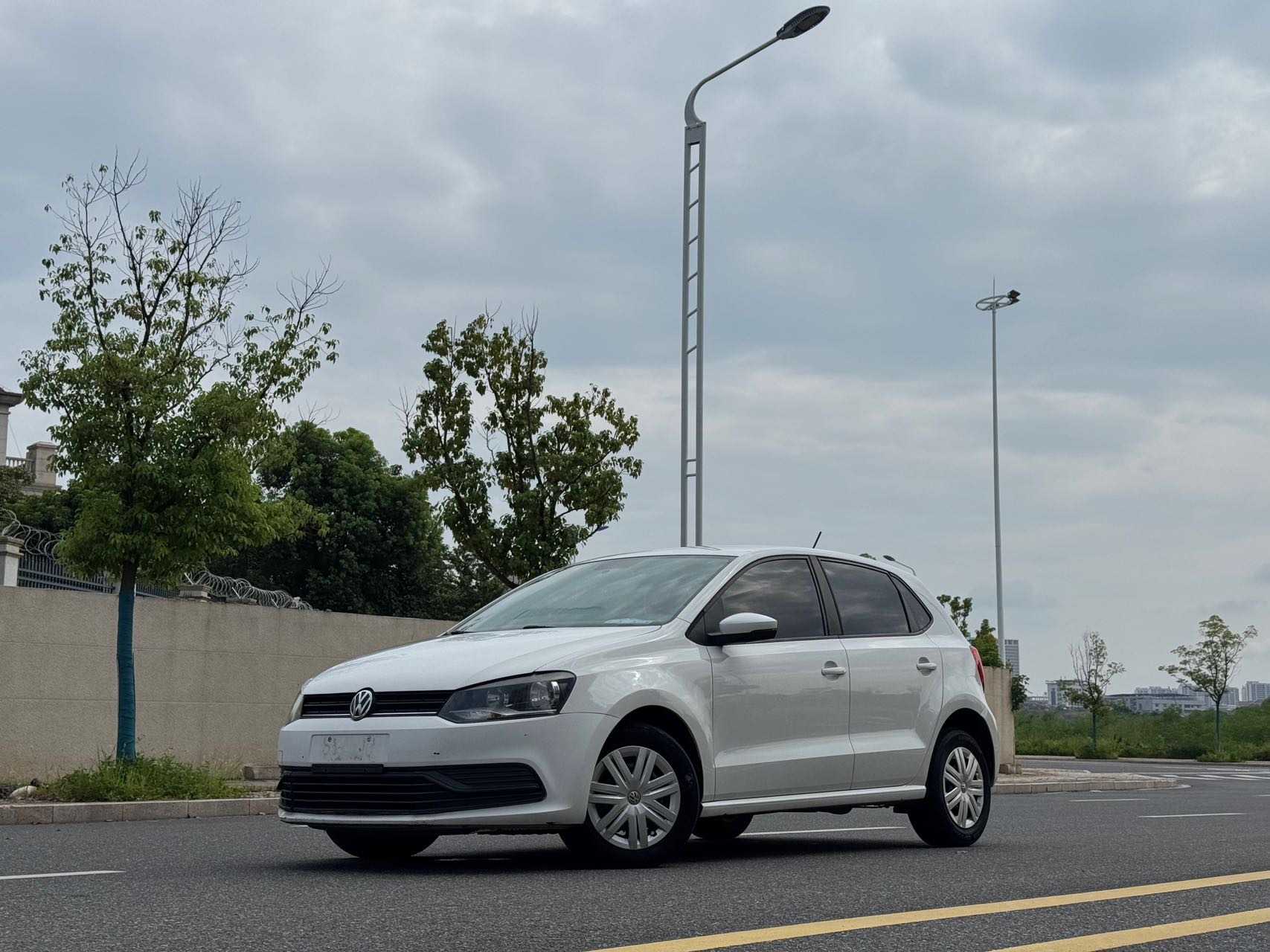 Volkswagen Polo 2018 car image 