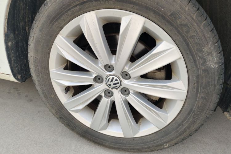 Volkswagen Bora 2016 car image #6
