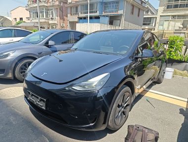Tesla Model Y 2023 immagine di auto 