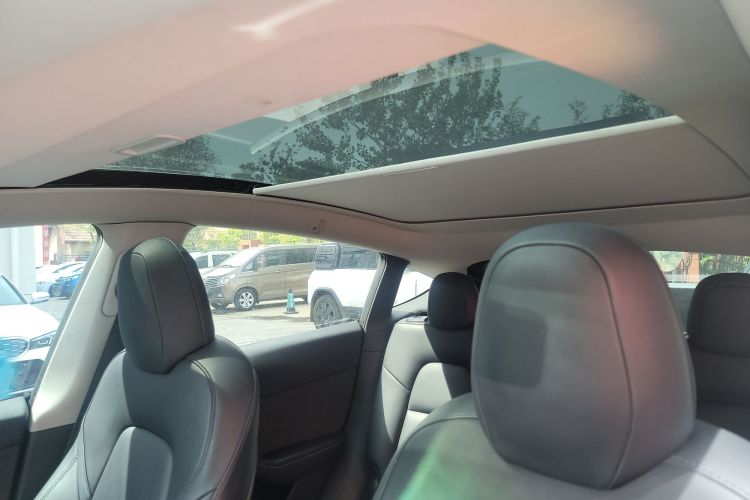 Tesla Model Y 2022 car image #18