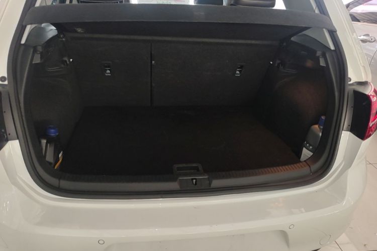 Volkswagen Golf 2017 car image #19
