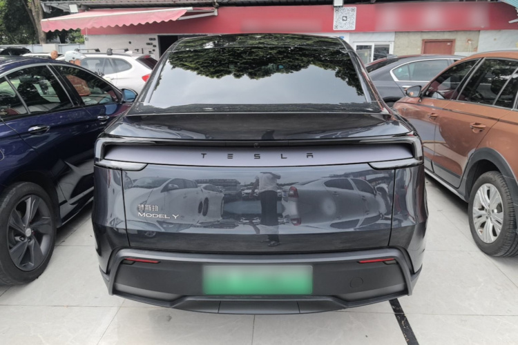 Tesla Model Y 2025 #6 Tesla Model Y 2025 immagine di auto #6