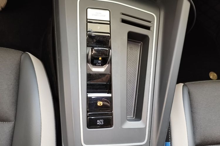 Volkswagen Golf 2021 car image #14