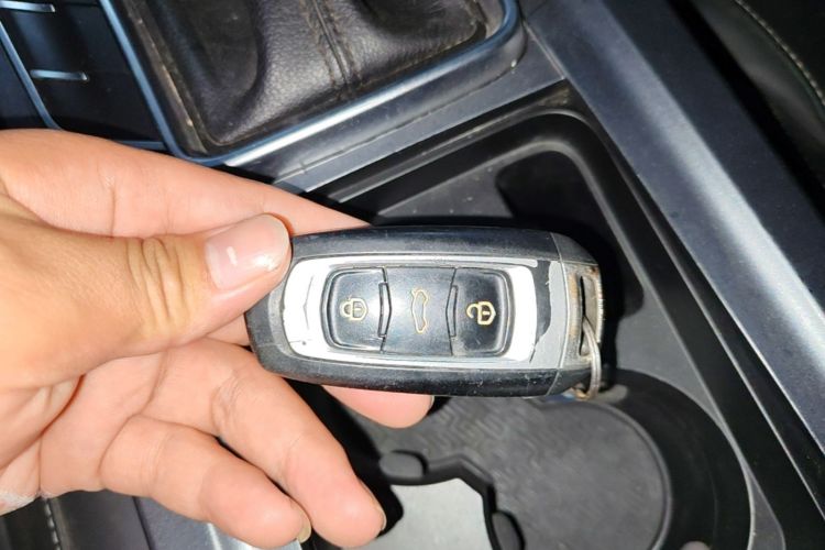 GEELY Emgrand 2018 car image #9